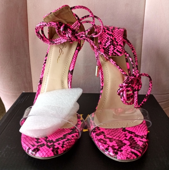 High heels - Picture 4 of 5